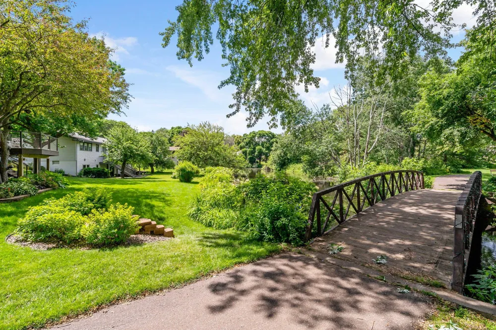 18920 27th Avenue Plymouth, MN 55447
