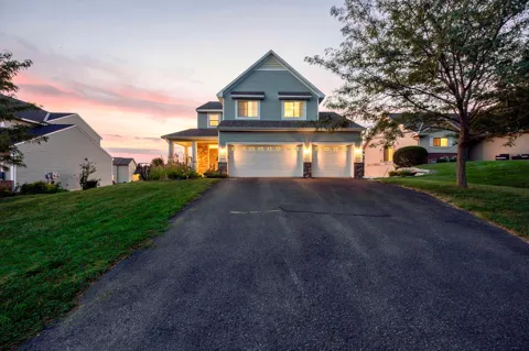 838 10th Avenue NE