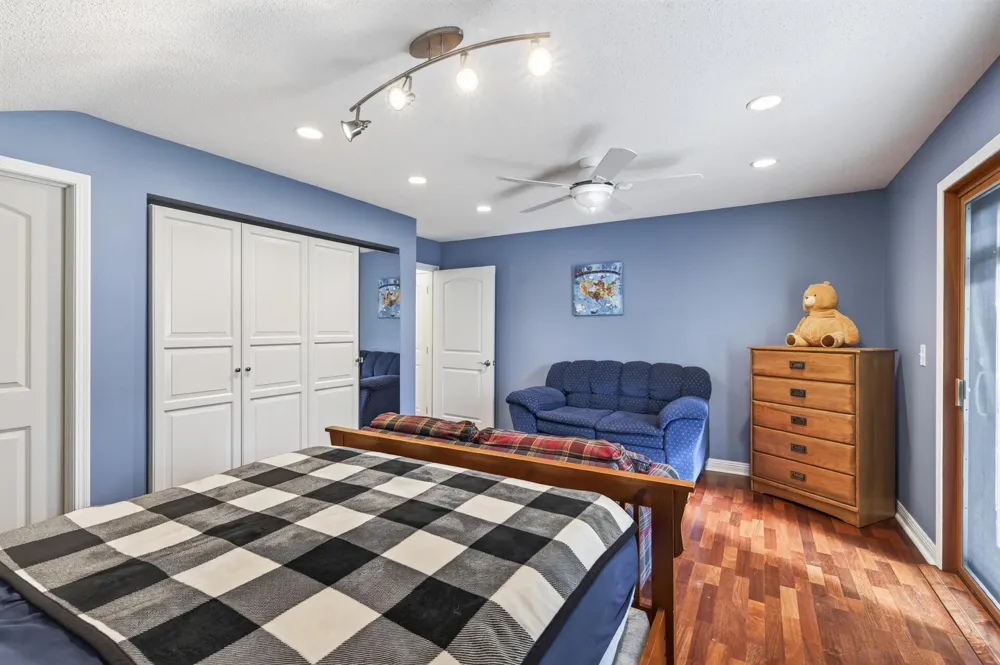 2420 Simpson Street Roseville, MN 55113