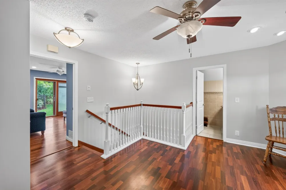 2420 Simpson Street Roseville, MN 55113