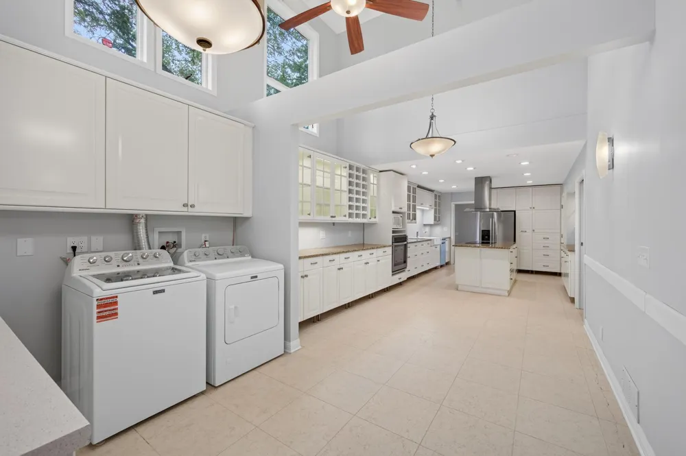 2420 Simpson Street Roseville, MN 55113