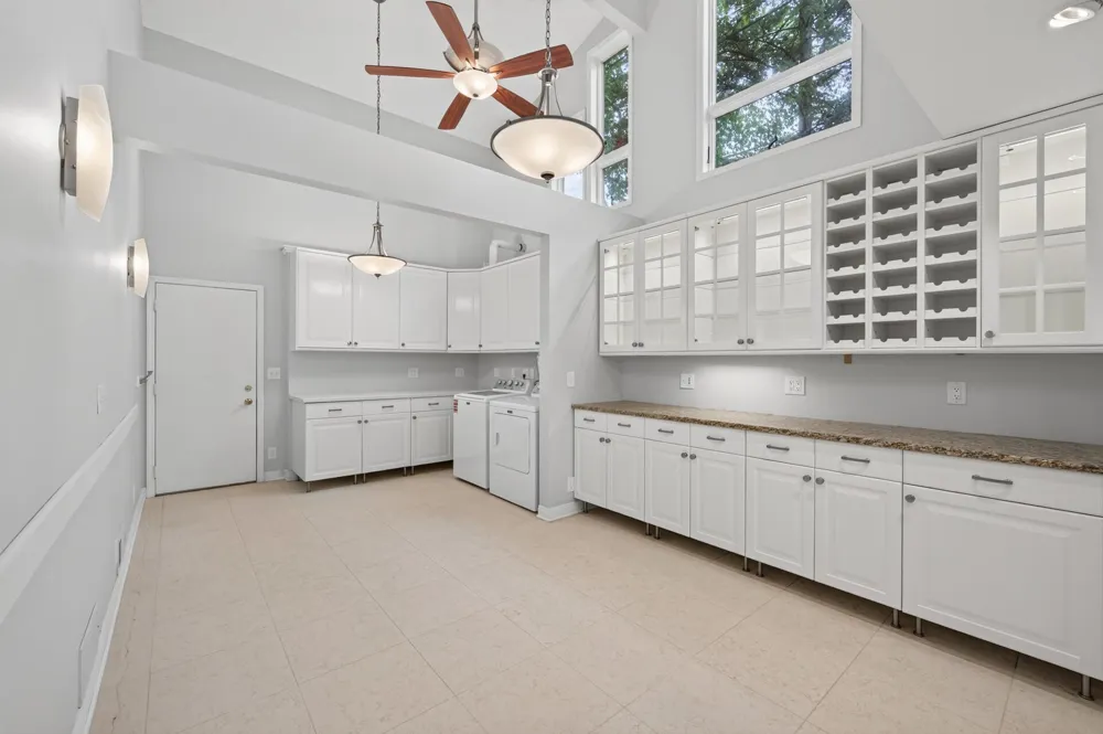 2420 Simpson Street Roseville, MN 55113