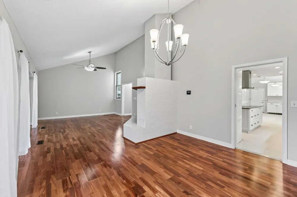 2420 Simpson Street Roseville, MN 55113