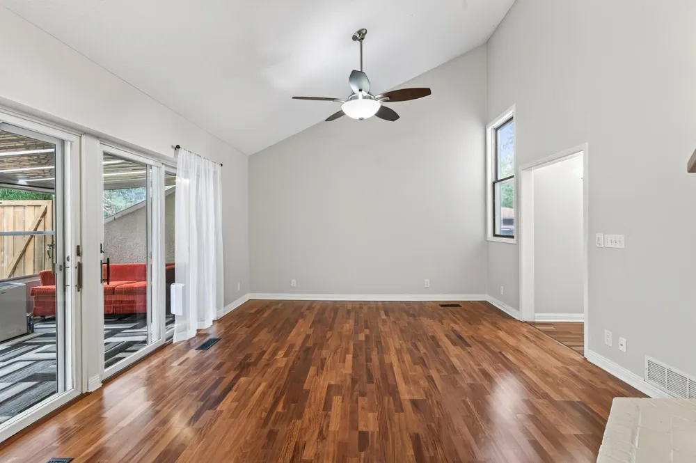 2420 Simpson Street Roseville, MN 55113