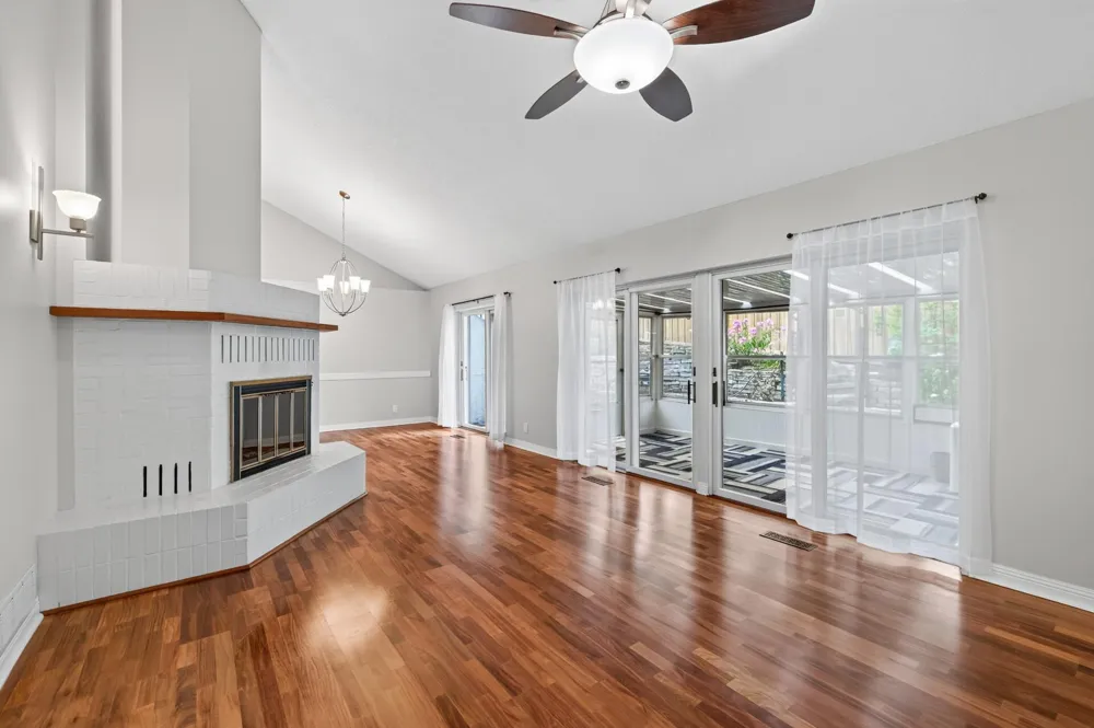 2420 Simpson Street Roseville, MN 55113