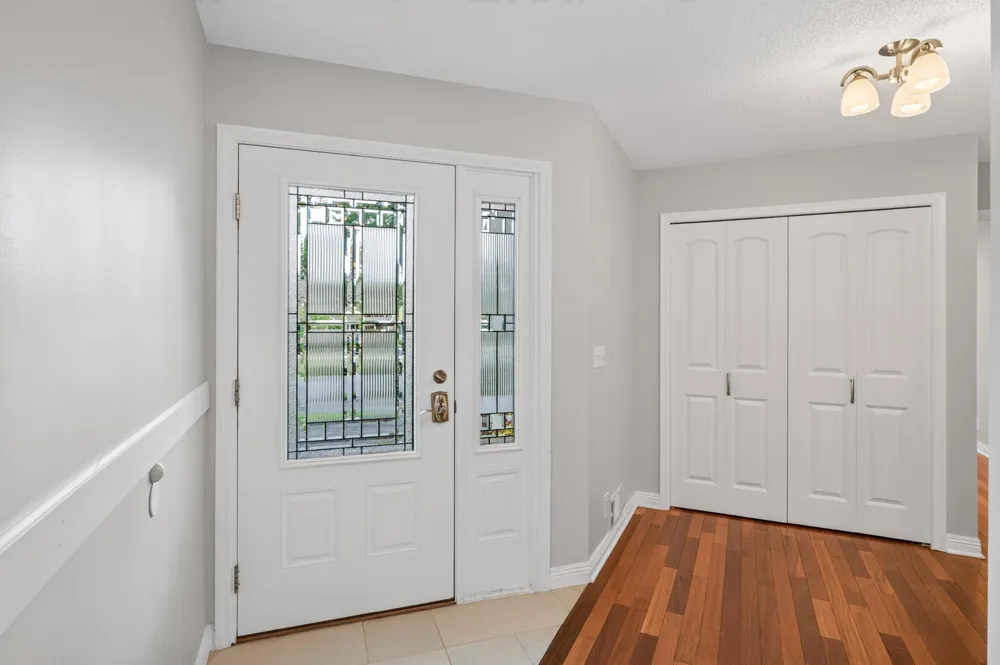 2420 Simpson Street Roseville, MN 55113