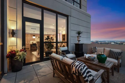 1111 W River Parkway #15E