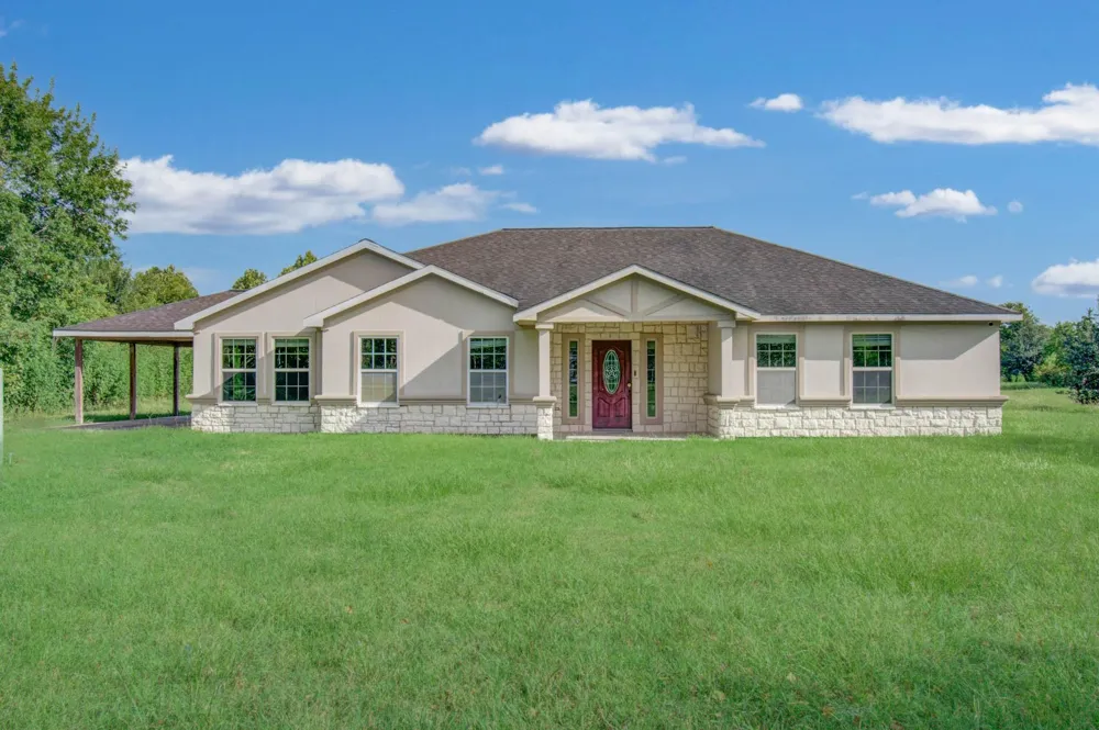 1499 County Road 393b Alvin, TX 77511