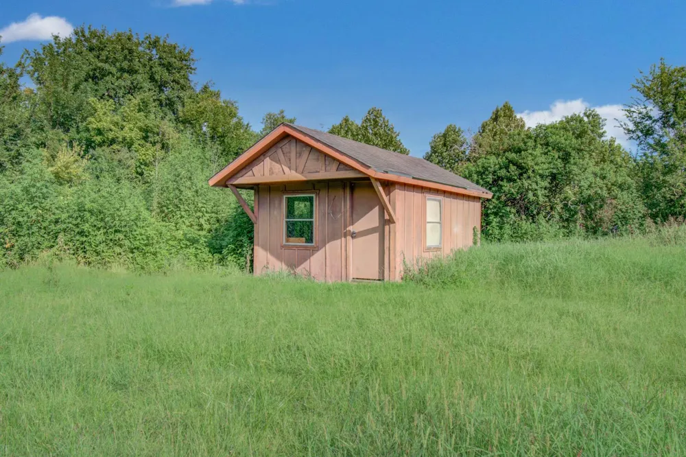 1499 County Road 393b Alvin, TX 77511