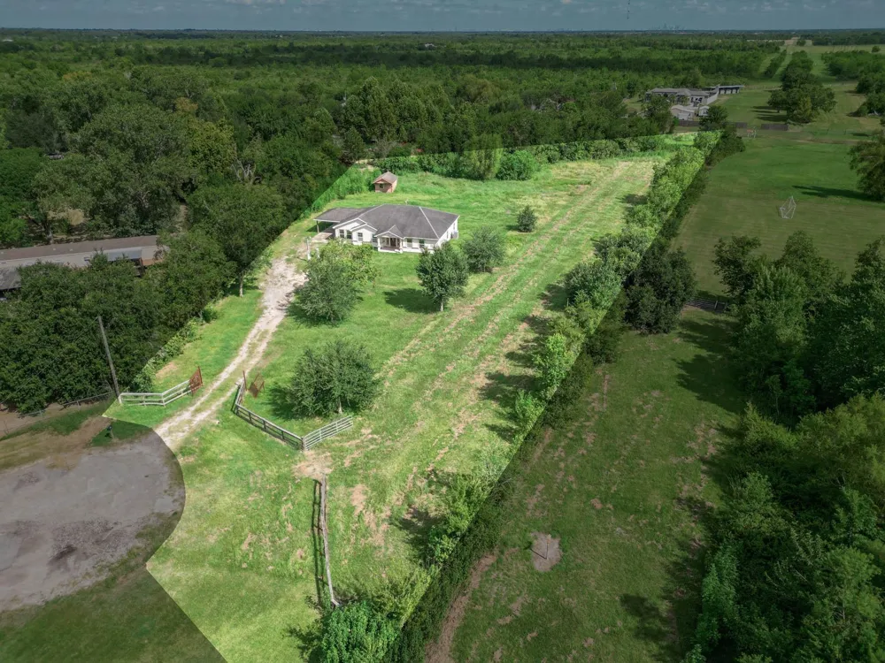 1499 County Road 393b Alvin, TX 77511
