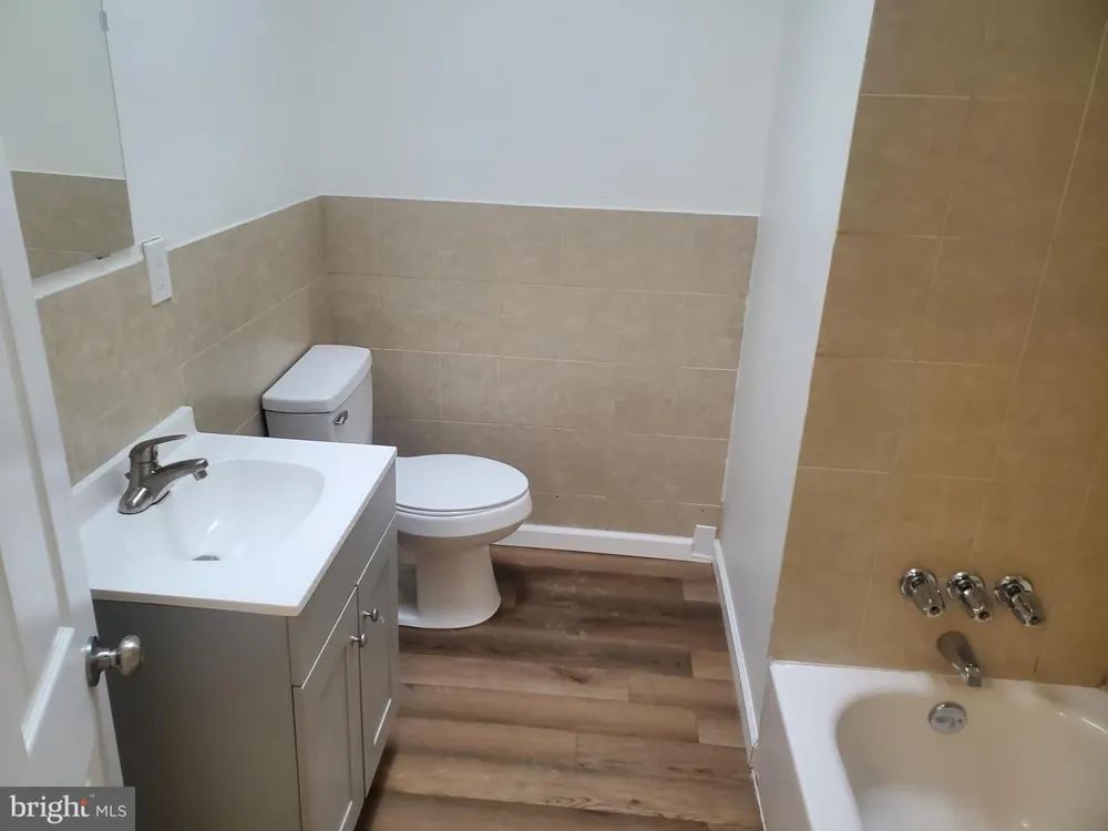 6040 OGONTZ Philadelphia, PA 19140