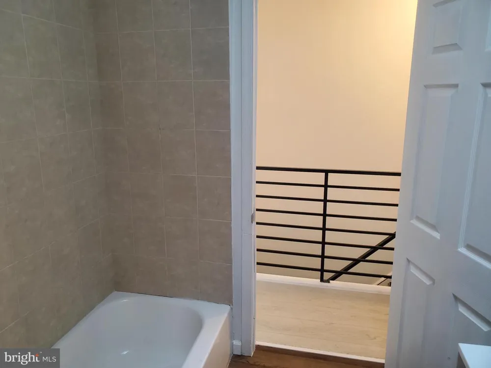 6040 OGONTZ Philadelphia, PA 19140