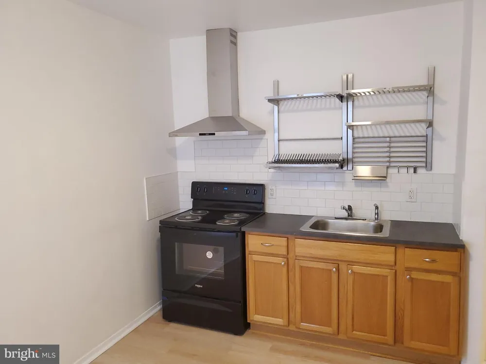 6040 OGONTZ Philadelphia, PA 19140