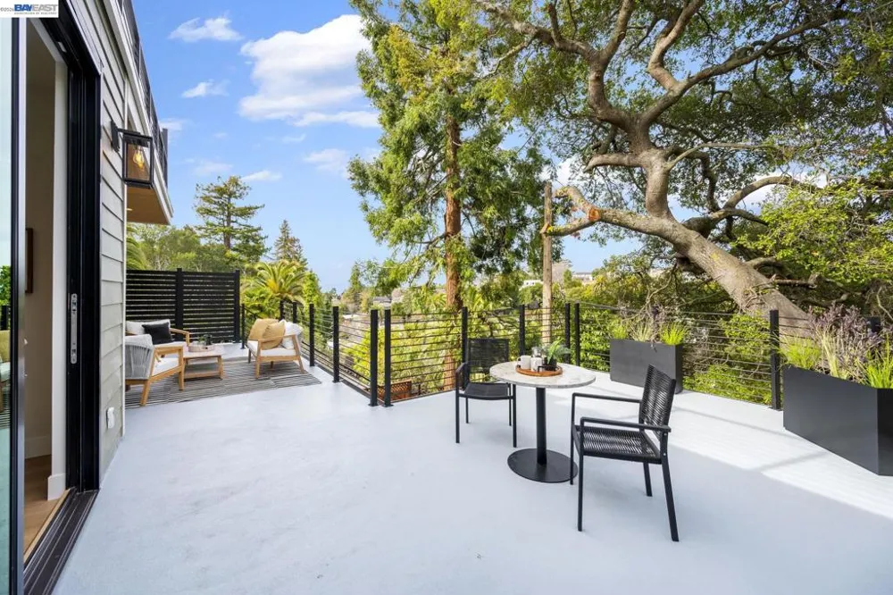 5883 Margarido Dr Oakland, CA 94618