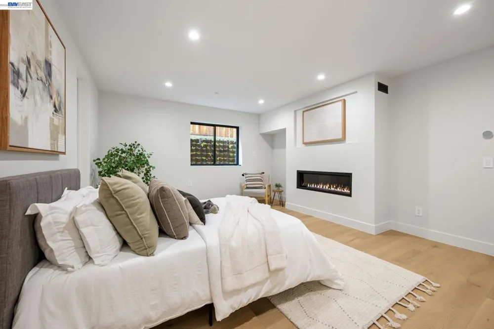 5883 Margarido Dr Oakland, CA 94618