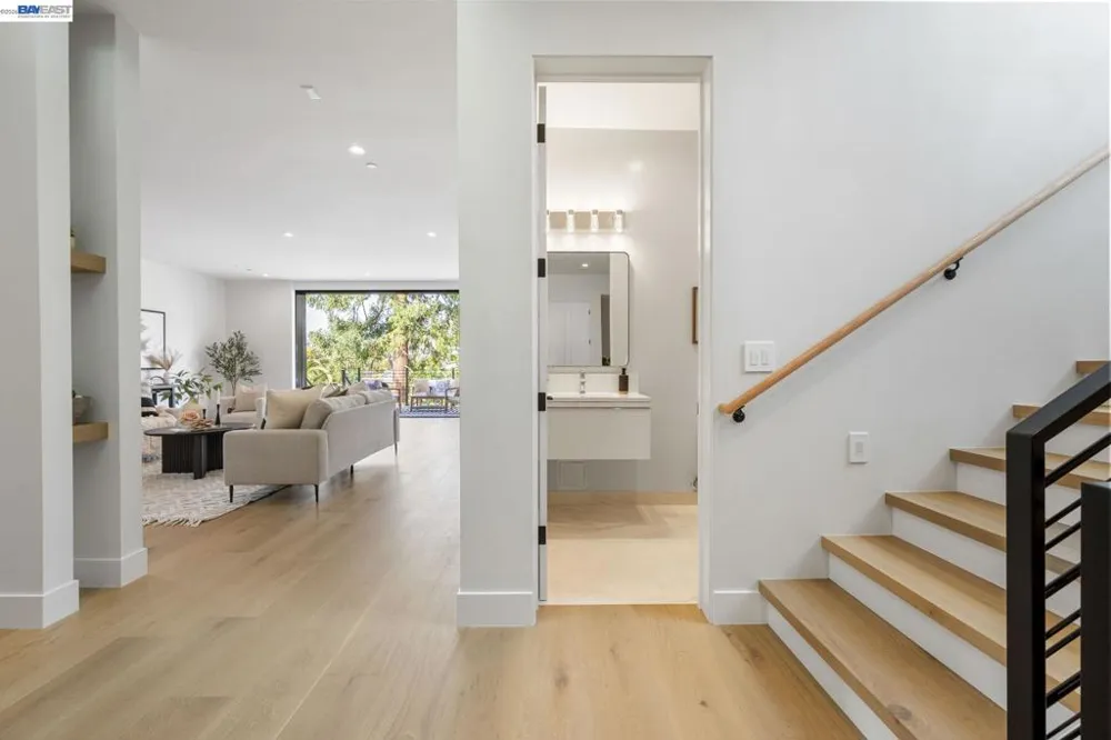 5883 Margarido Dr Oakland, CA 94618