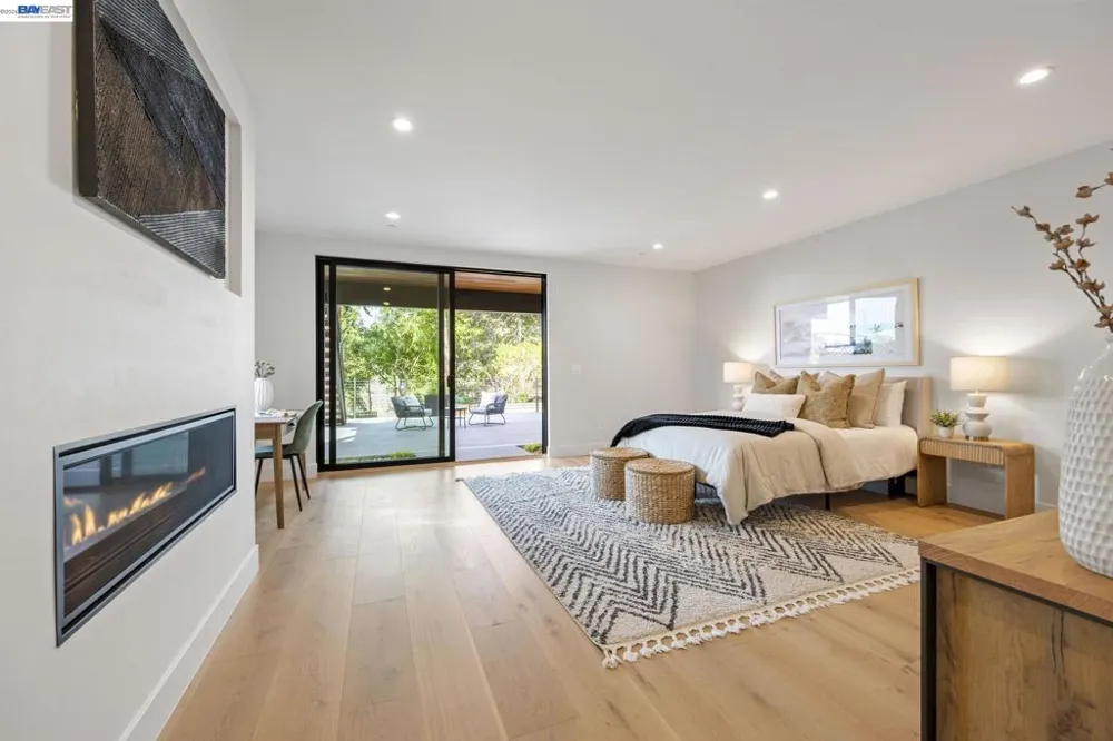 5883 Margarido Dr Oakland, CA 94618