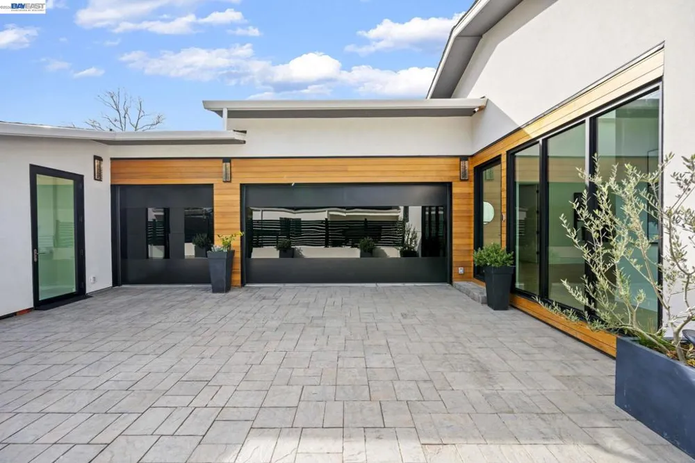 5883 Margarido Dr Oakland, CA 94618