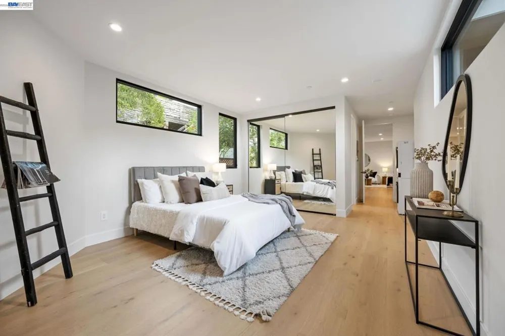 5883 Margarido Dr Oakland, CA 94618
