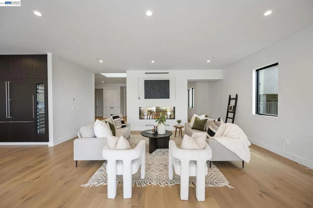 5883 Margarido Dr Oakland, CA 94618