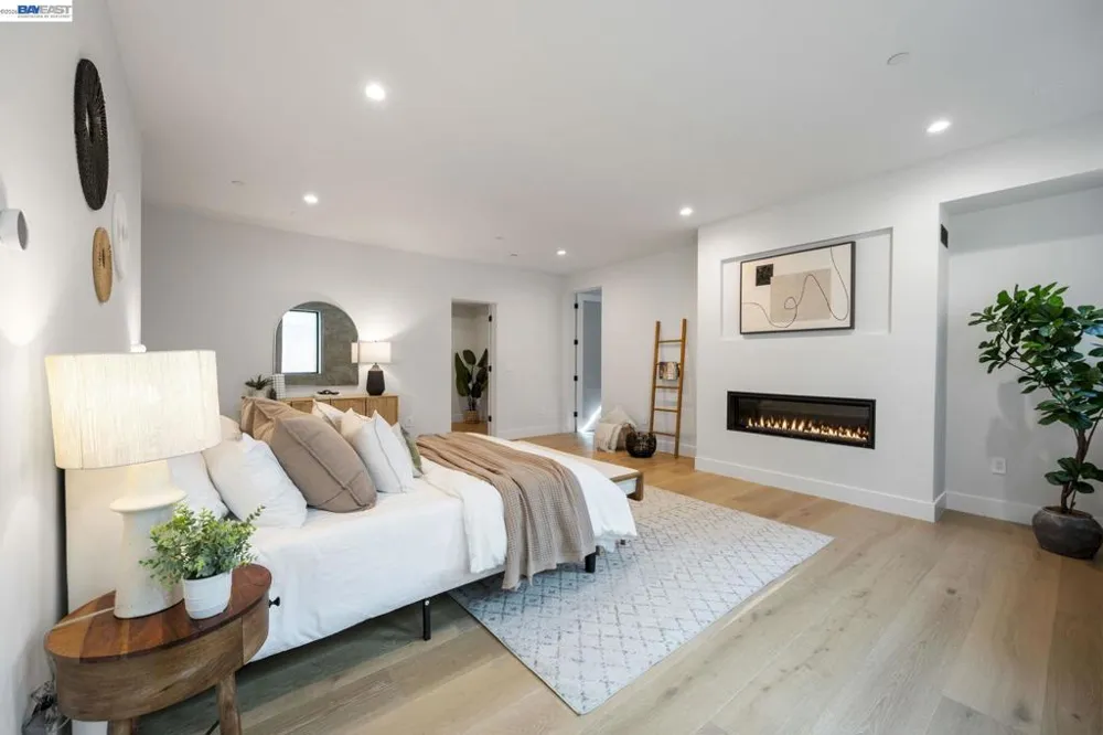 5883 Margarido Dr Oakland, CA 94618