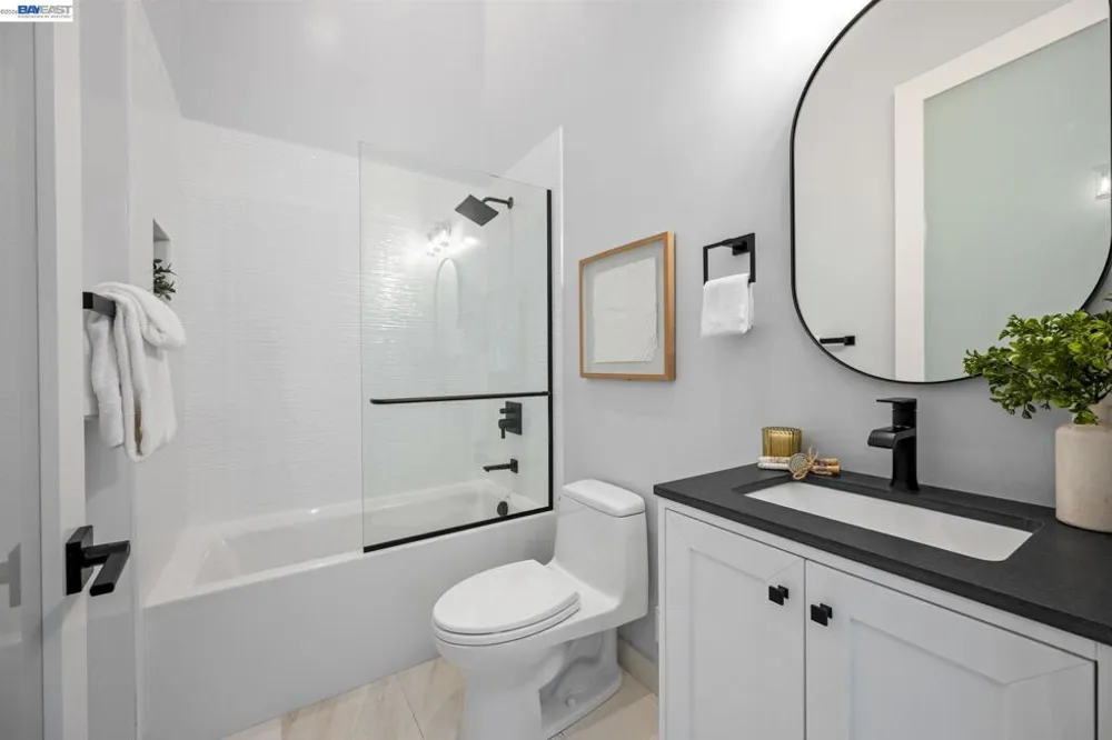 5883 Margarido Dr Oakland, CA 94618