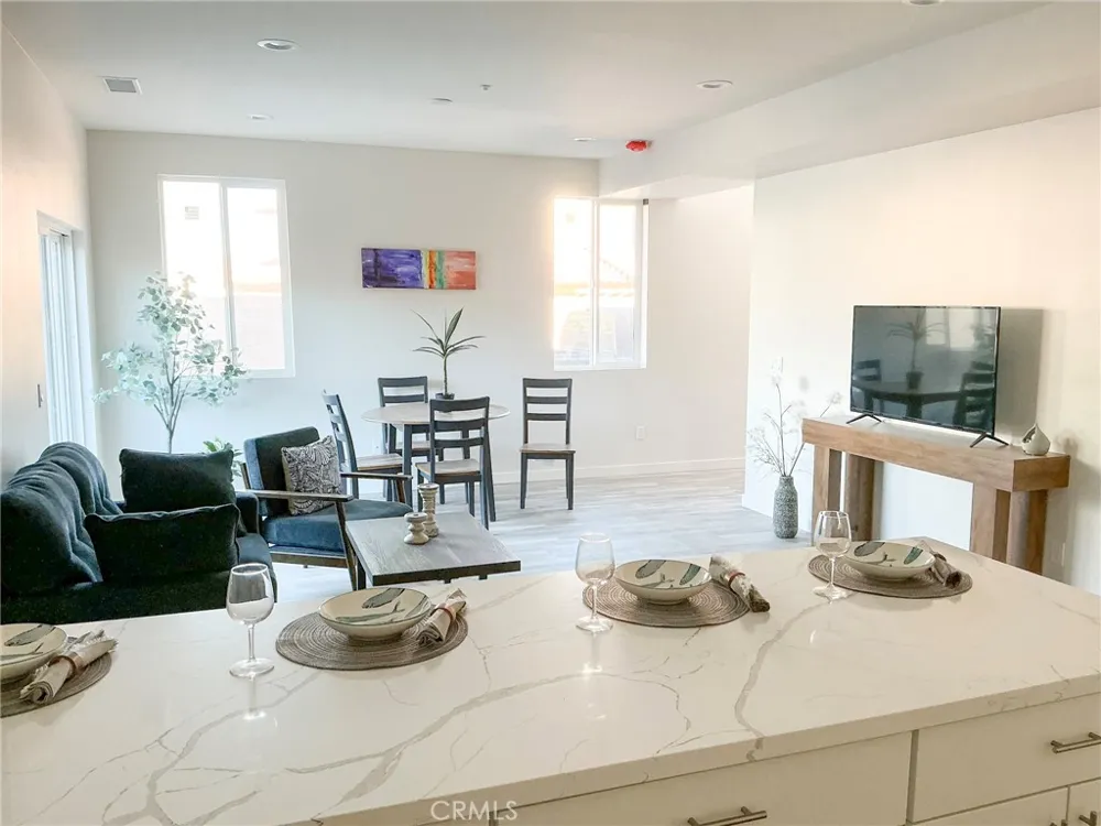 33040 Rancho Vista Drive Cathedral City, CA 92234