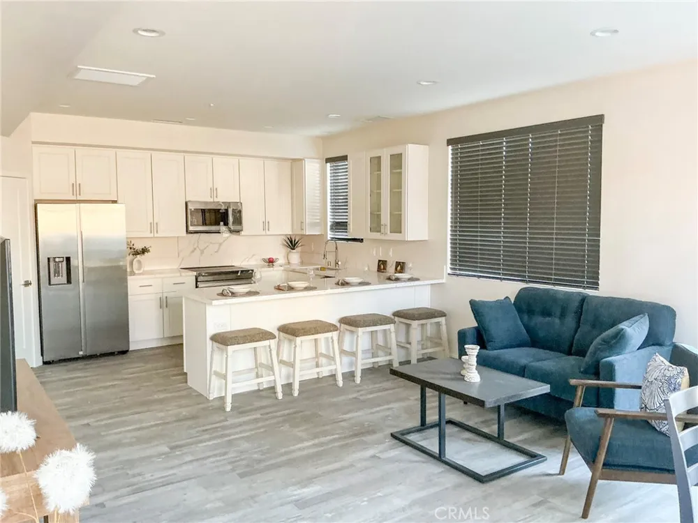 33040 Rancho Vista Drive Cathedral City, CA 92234