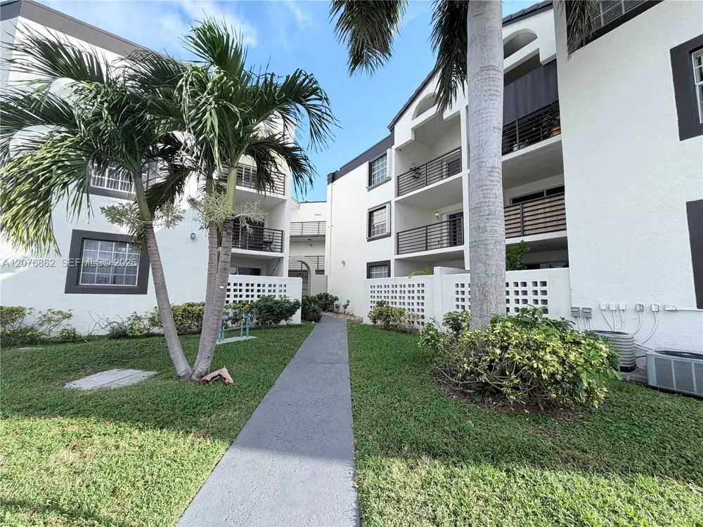 9731 Fontainebleau Blvd #F108 Miami, FL 33172