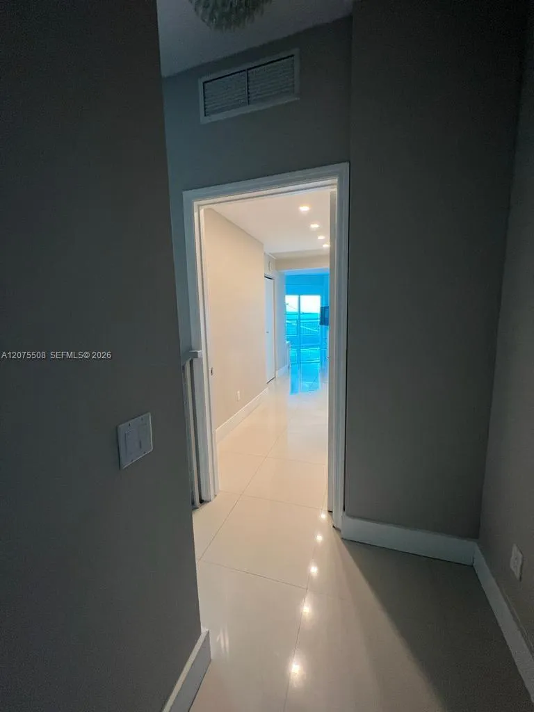 60 SW 13th St #5210 Miami, FL 33130