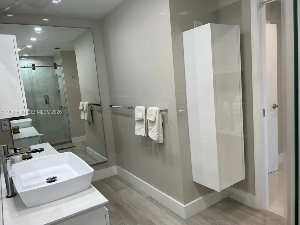 60 SW 13th St #5210 Miami, FL 33130