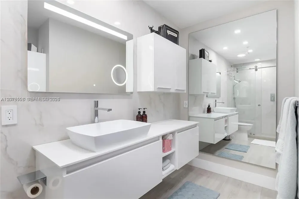 60 SW 13th St #5210 Miami, FL 33130