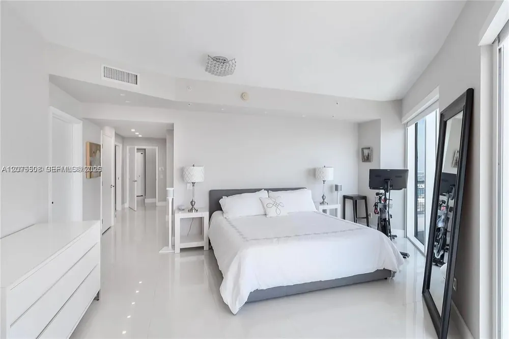 60 SW 13th St #5210 Miami, FL 33130