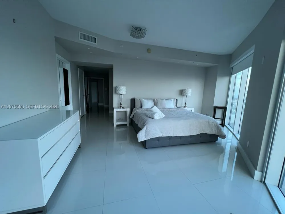 60 SW 13th St #5210 Miami, FL 33130