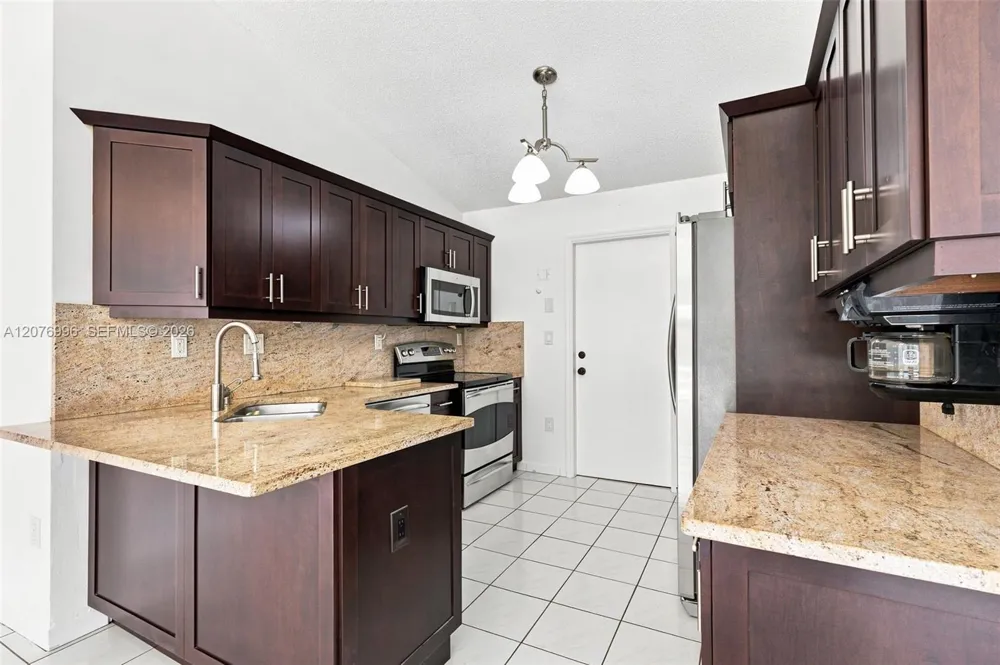 19181 NW 89th Ave #1 Hialeah, FL 33018