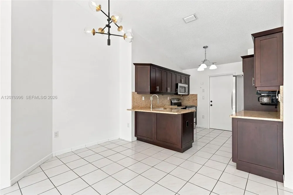 19181 NW 89th Ave #1 Hialeah, FL 33018