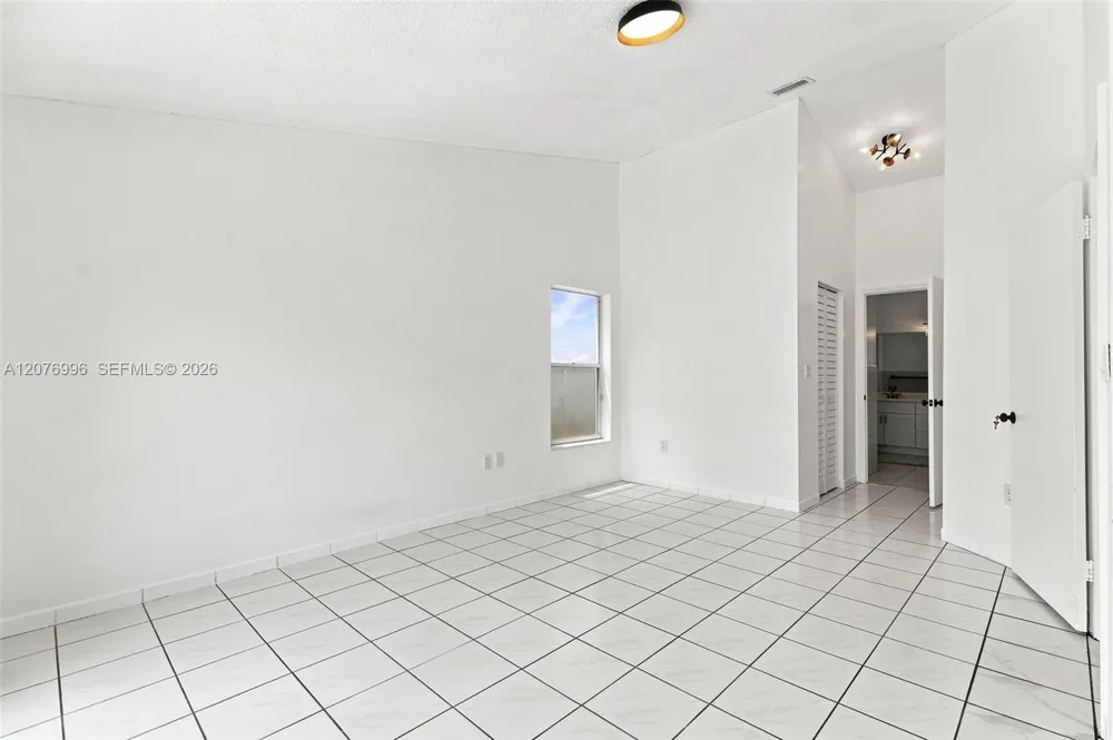 19181 NW 89th Ave #1 Hialeah, FL 33018