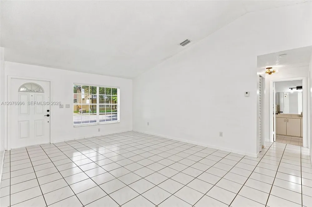 19181 NW 89th Ave #1 Hialeah, FL 33018