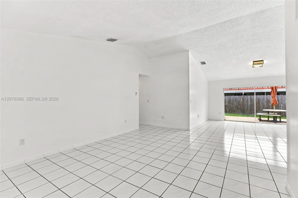 19181 NW 89th Ave #1 Hialeah, FL 33018