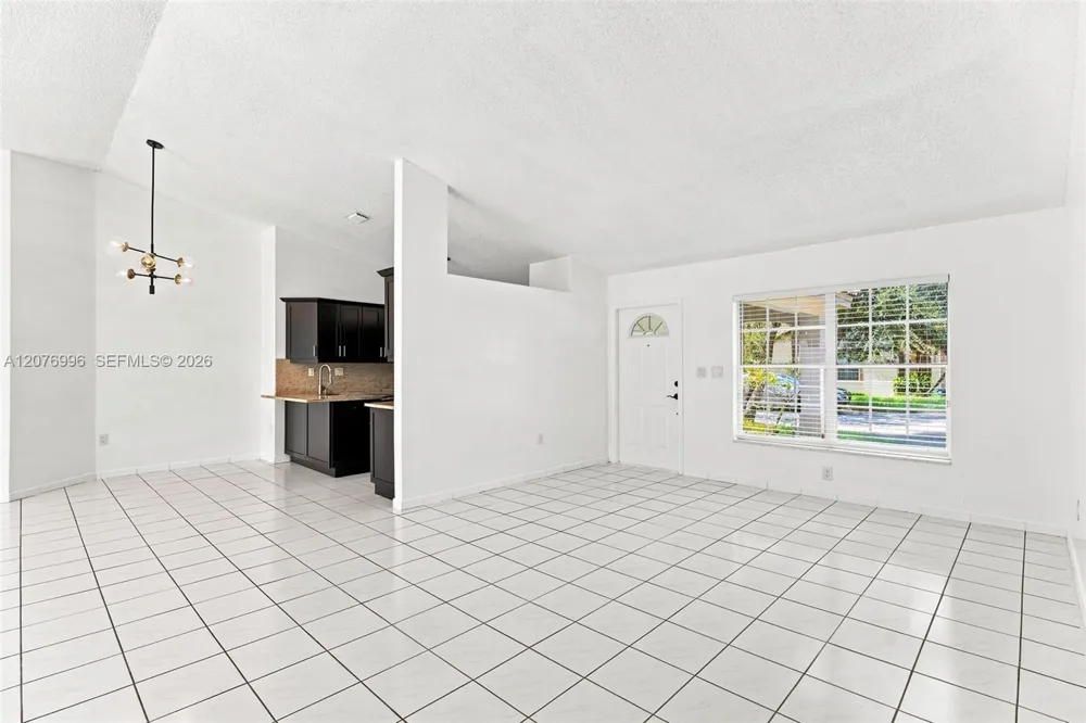 19181 NW 89th Ave #1 Hialeah, FL 33018
