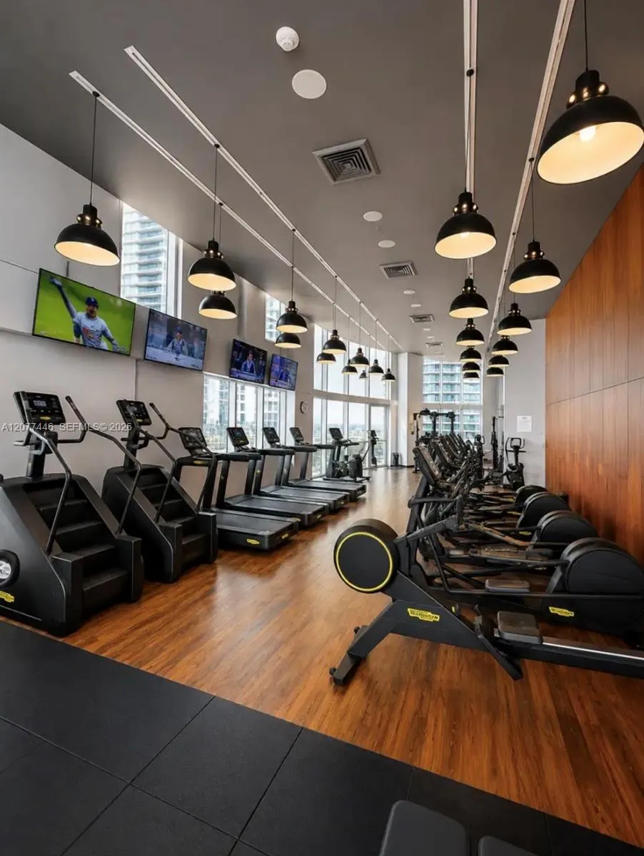 1300 Brickell Bay Dr #1807 Miami, FL 33131