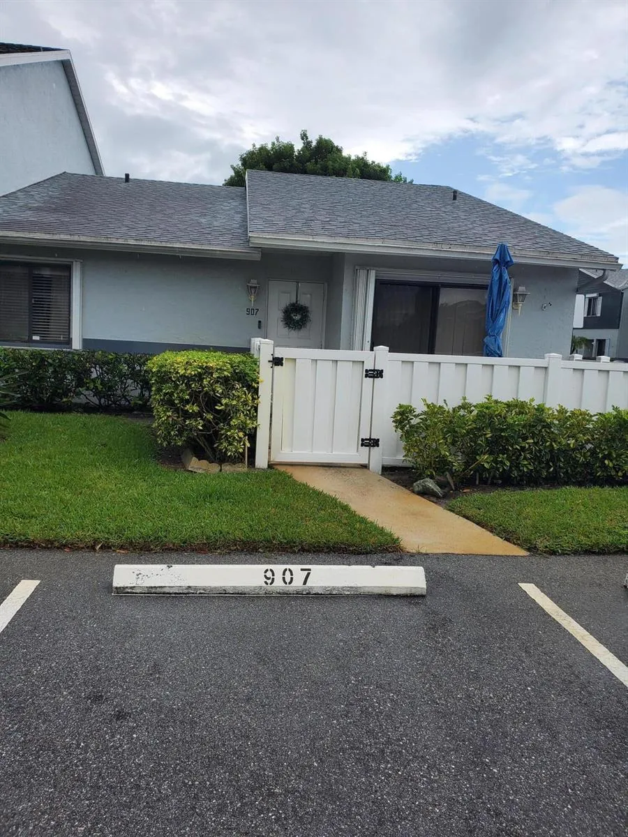 2641 Gately Drive E #907 West Palm Beach, FL 33415