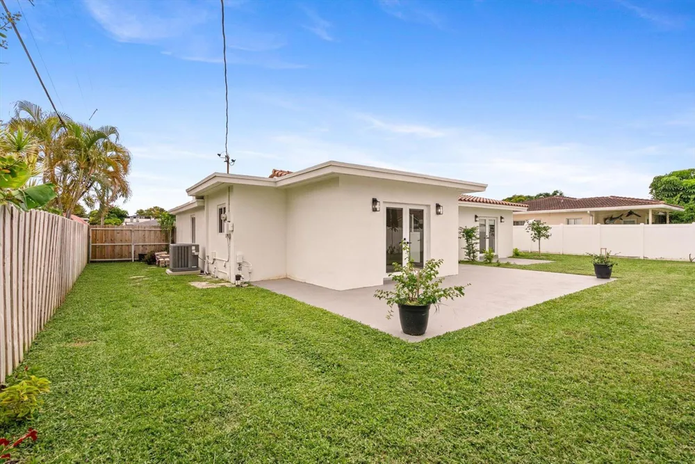 2775 NE 5TH AVENUE Boca Raton, FL 33431