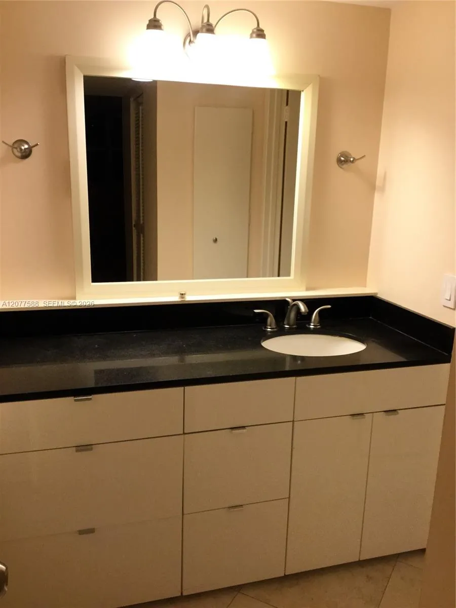1890 S Ocean Dr *Seasonal* #2001 Hallandale Beach, FL 33009