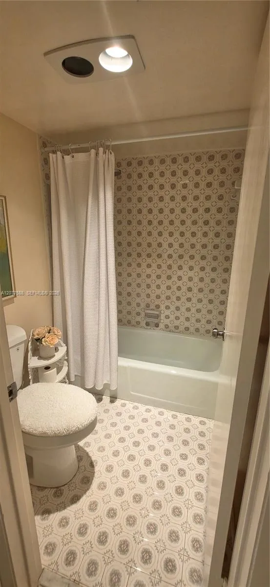 1890 S Ocean Dr *Seasonal* #2001 Hallandale Beach, FL 33009