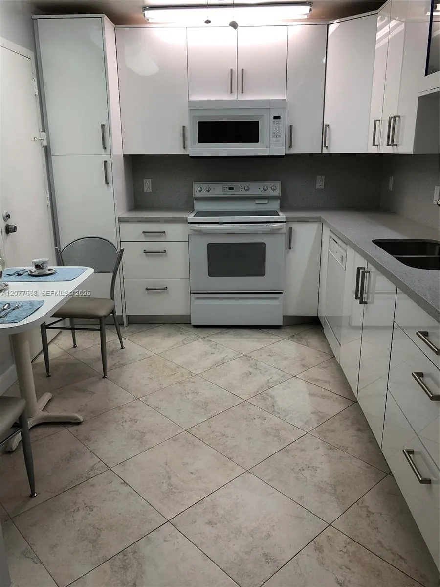1890 S Ocean Dr *Seasonal* #2001 Hallandale Beach, FL 33009