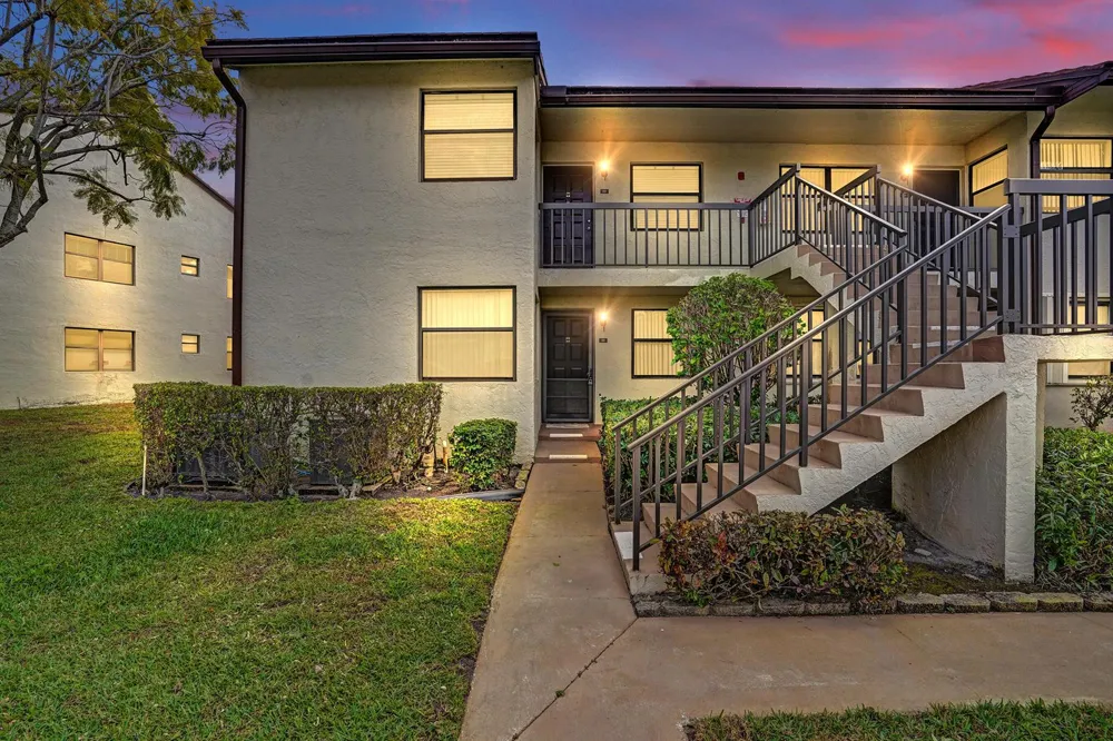 7674 Tahiti Lane #101 Lake Worth, FL 33467
