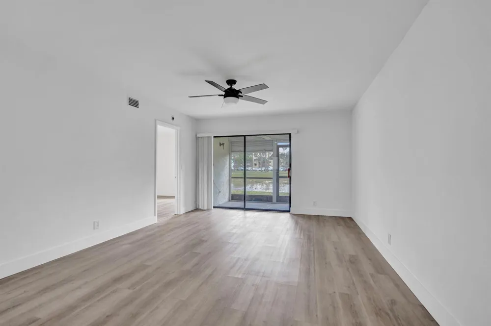 7674 Tahiti Lane #101 Lake Worth, FL 33467