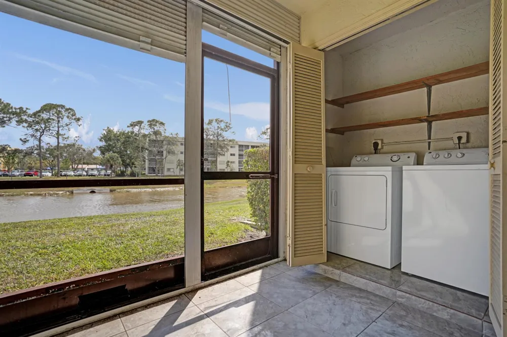 7674 Tahiti Lane #101 Lake Worth, FL 33467