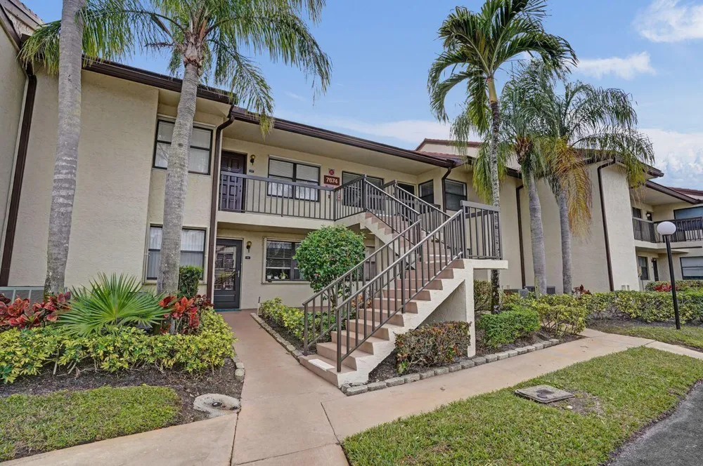 7674 Tahiti Lane #101 Lake Worth, FL 33467